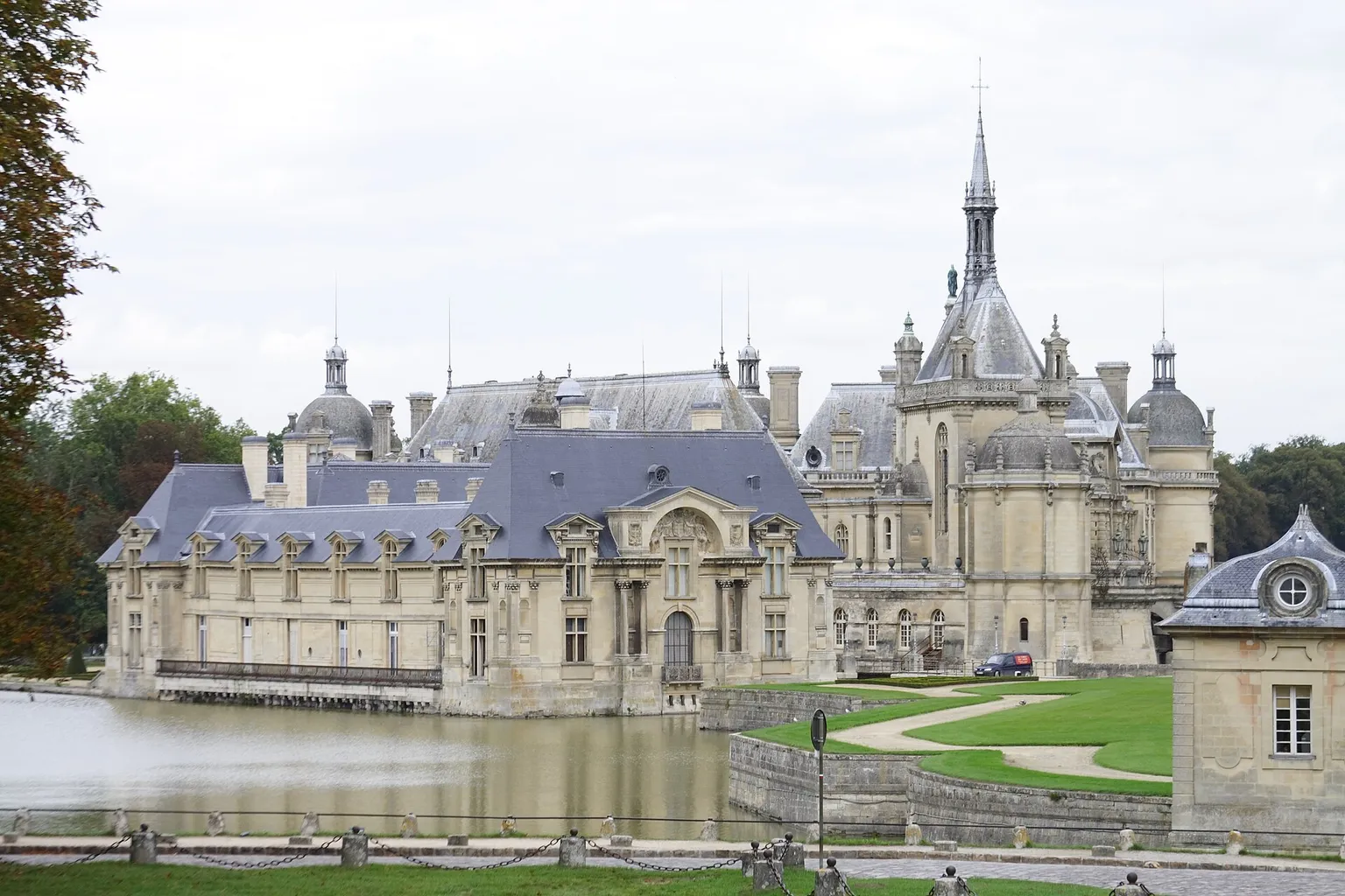 Château de Chantilly tickets: artist route to the galleries