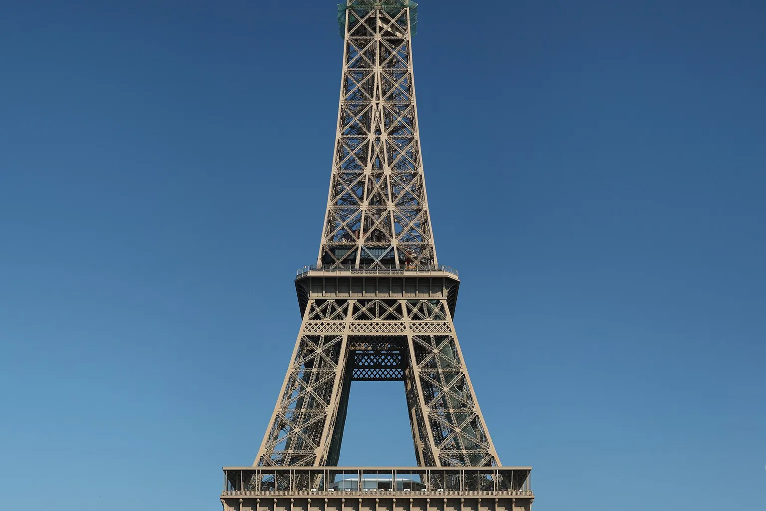Eiffel Tower tickets: scams, scalpers, and booking pitfalls
